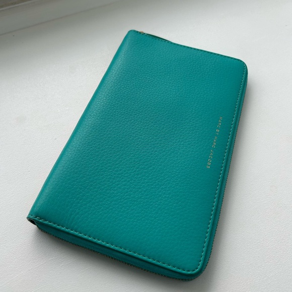 Marc by Marc Jacobs Travel Wallet - Picture 7 of 8